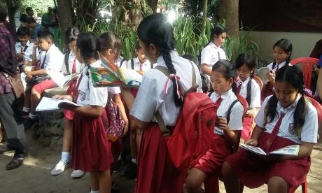 Foto Perpustakaan Keliling di Desa Kertalangu