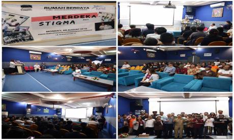 Foto acara nonton bareng film sejarah pemutaran video warga rumah berdaya dengan tema merdeka 