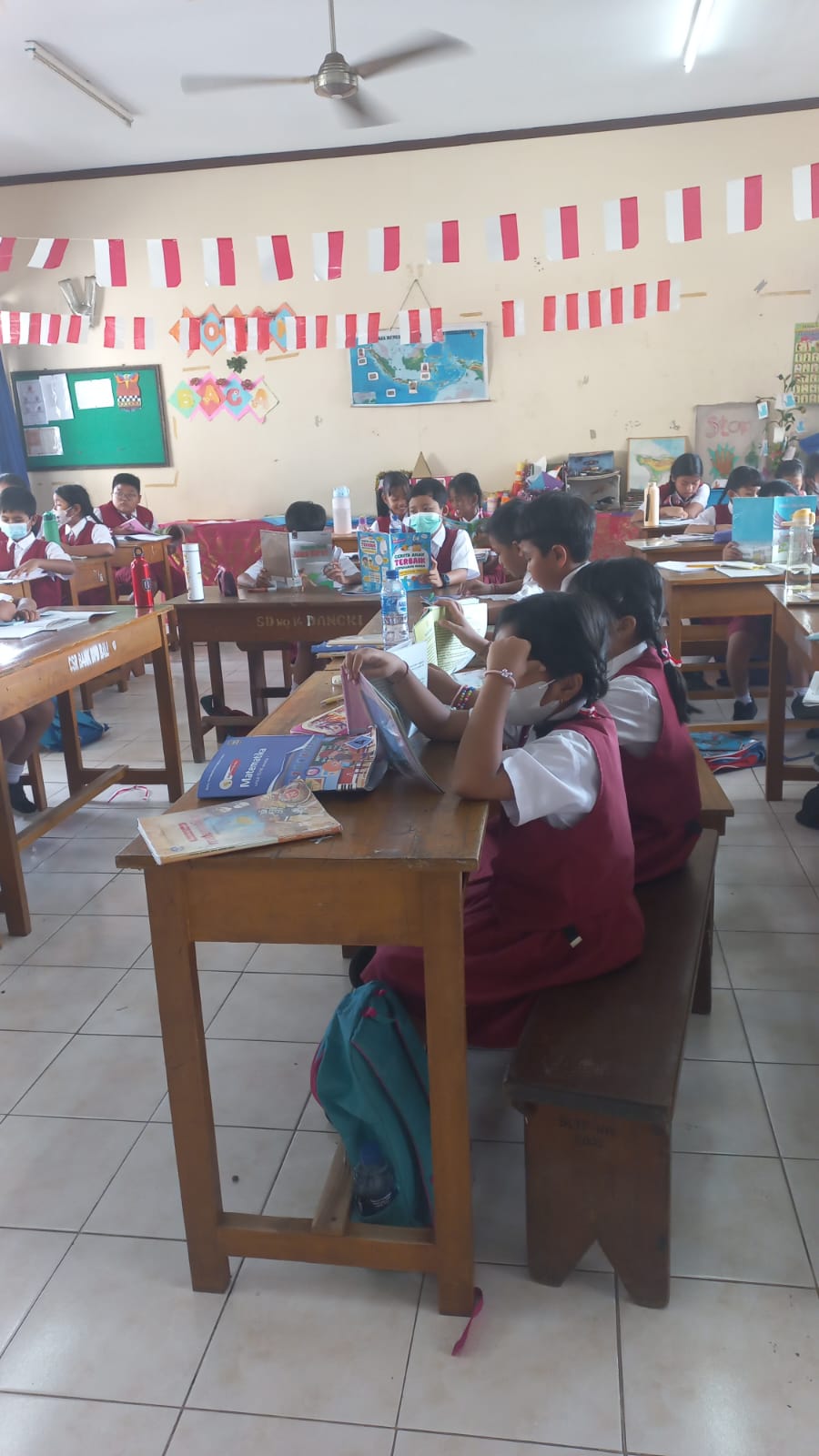 Kegiatan Perpustakaan Keliling bertempat di SDN 14 Dangin Puri Denpasar oleh Dinas Perpustakaan dan 