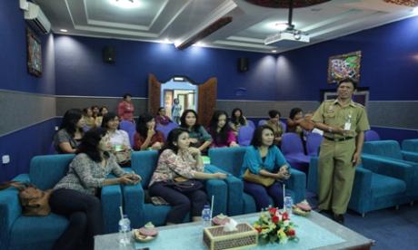 TIM PENGGERAK PKK KOTA DENPASAR SAKSIKAN "MANISNYA GARAM"